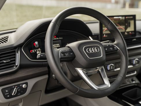 Used 2023 Audi Q5 2.0T Prestige w/ Prestige Package image 10