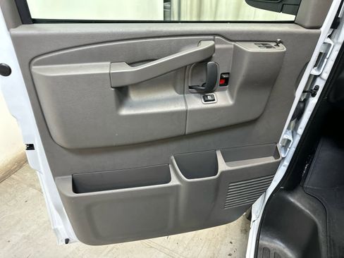 Used 2025 Chevrolet Express 3500 LS image 24
