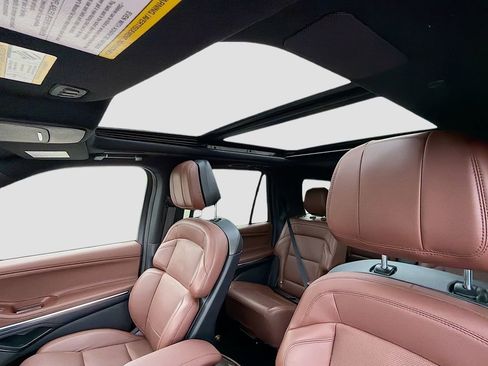 Used 2025 Lincoln Navigator Reserve AWD/4WD image 21