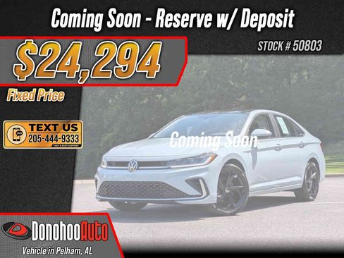 Used 2025 Volkswagen Jetta SE w/ Sunroof Package FWD image 1