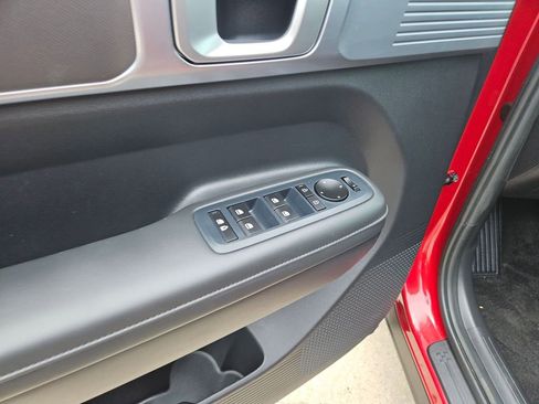 Used 2025 Hyundai Santa Fe SEL FWD image 15
