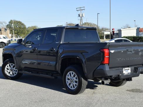 Used 2025 Toyota Tacoma SR5 image 8