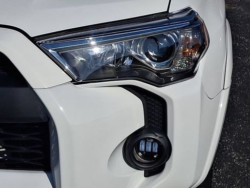 Used 2024 Toyota 4Runner SR5 AWD/4WD image 9