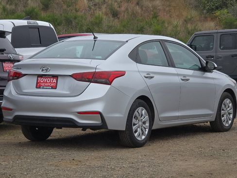 Used 2021 Hyundai Accent SE FWD image 4