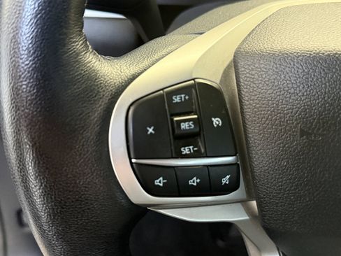 Used 2022 Ford Explorer XLT w/ Equipment Group 202A AWD/4WD image 19