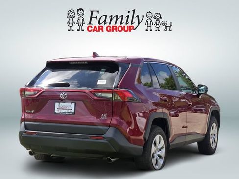 Used 2023 Toyota RAV4 LE AWD/4WD image 4