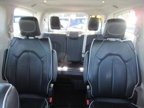 Used 2024 Chrysler Pacifica Limited image 28