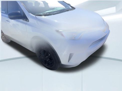 Used 2018 Toyota RAV4 LE image 13