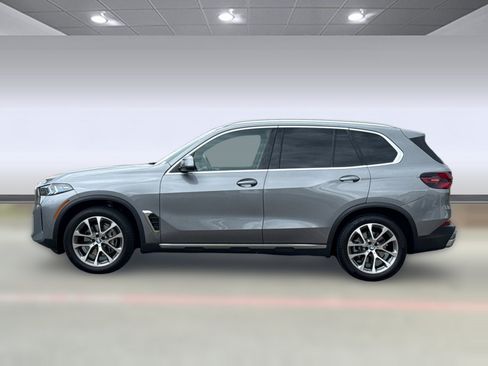 Used 2025 BMW X5 xDrive40i w/ Parking Assistance Package AWD/4WD image 2
