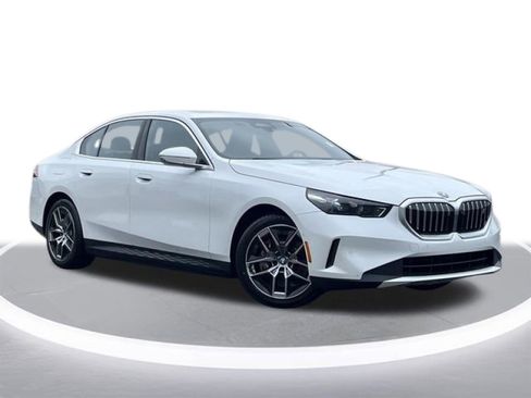 Used 2025 BMW i5 eDrive40i RWD image 2