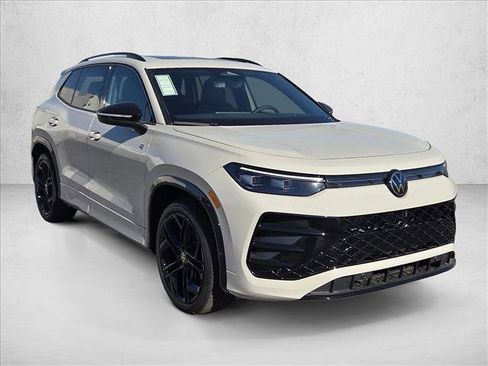 New 2026 Volkswagen Tiguan SE R-Line FWD image 7