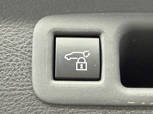 Used 2026 Toyota Sienna XLE FWD image 16