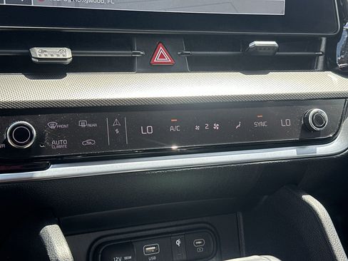 Certified 2025 Kia Sportage SX FWD image 16