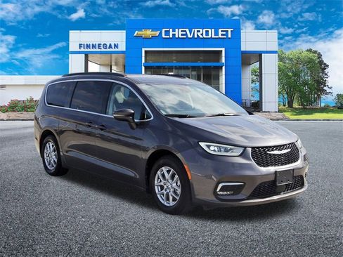 Used 2022 Chrysler Pacifica Touring-L image 9
