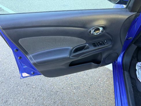 Used 2015 Nissan Versa SV image 9