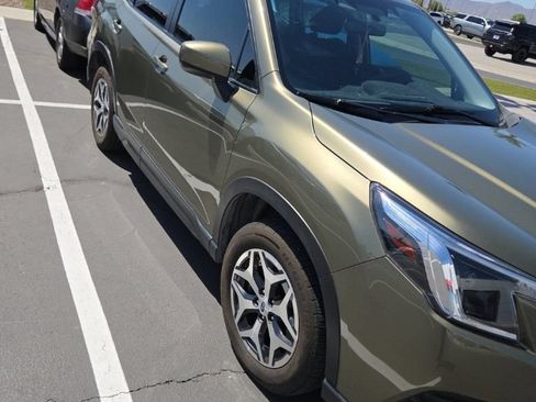 Used 2023 Subaru Forester Premium AWD/4WD image 3