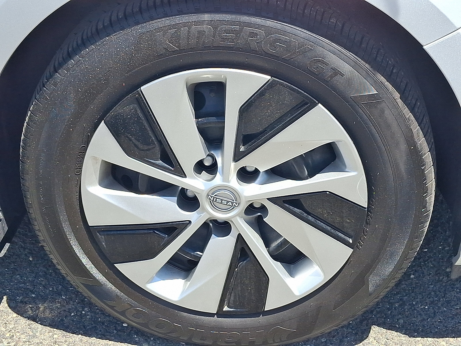 Used 2025 Nissan Altima 2.5 S FWD image 9