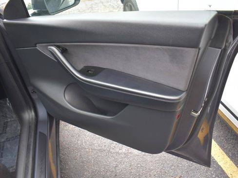 Used 2021 Tesla Model Y Long Range AWD/4WD image 36