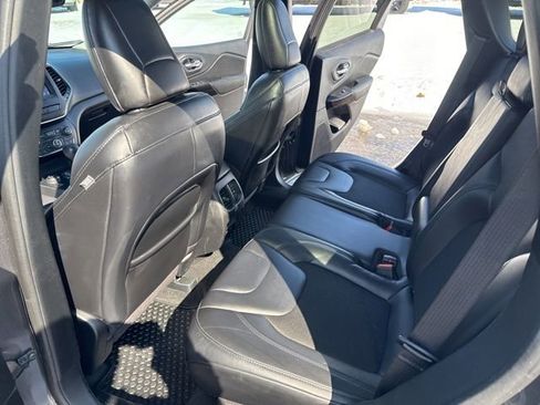 Used 2020 Jeep Cherokee Latitude Plus image 18