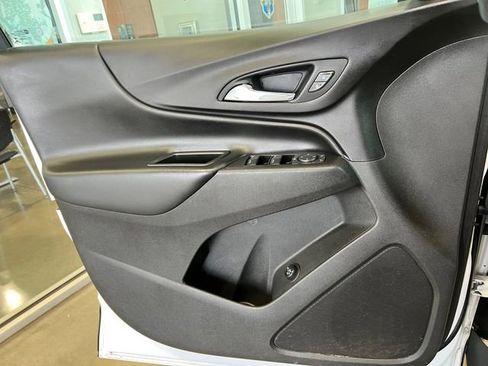 Used 2021 Chevrolet Equinox LT AWD/4WD image 16