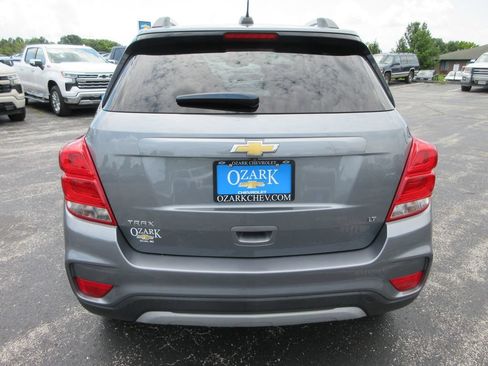 Used 2019 Chevrolet Trax LT w/ LT Convenience Package FWD image 4