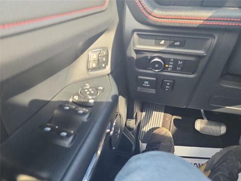 Used 2022 Ford Expedition Max Limited image 32