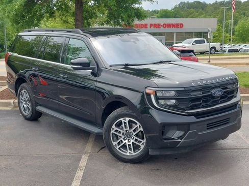 Used 2025 Ford Expedition Max Active AWD/4WD image 2