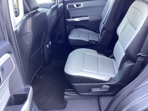 Used 2021 Ford Explorer XLT w/ Equipment Group 202A image 23