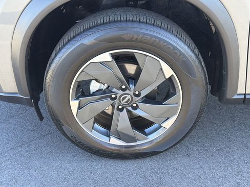 Used 2024 Nissan Rogue SV image 32