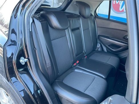 Certified 2022 Chevrolet Trax LT w/ LT Convenience Package image 24