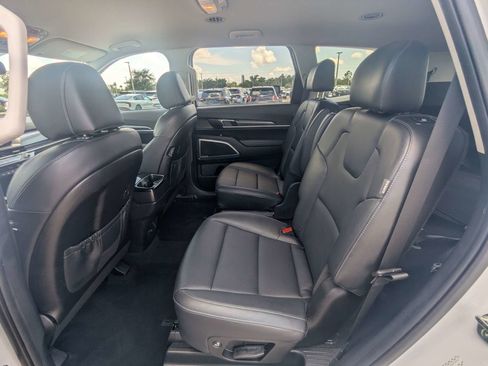 Used 2024 Kia Telluride S FWD image 16