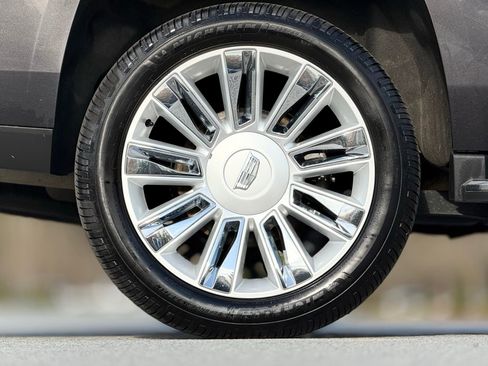 Used 2018 Cadillac Escalade Luxury image 19