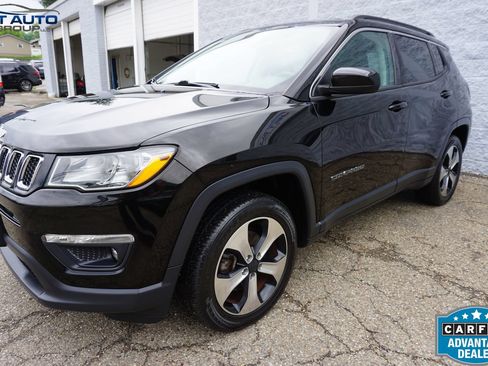 Used 2018 Jeep Compass Latitude w/ Popular Equipment Group AWD/4WD image 3
