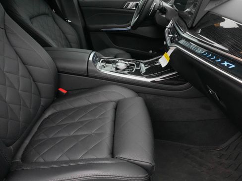 Used 2025 BMW X7 xDrive40i w/ Executive Package image 12