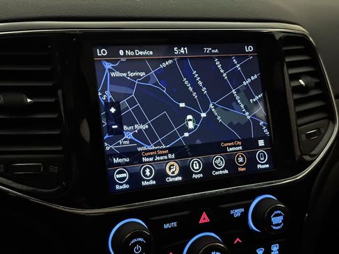 Used 2019 Jeep Grand Cherokee Laredo AWD/4WD image 32
