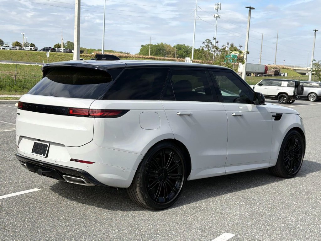 Used 2026 Land Rover Range Rover Sport Dynamic SE AWD/4WD image 5