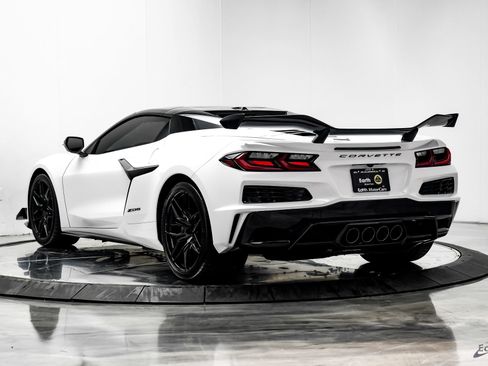 Used 2025 Chevrolet Corvette Z06 w/ Z07 Performance Package RWD image 13