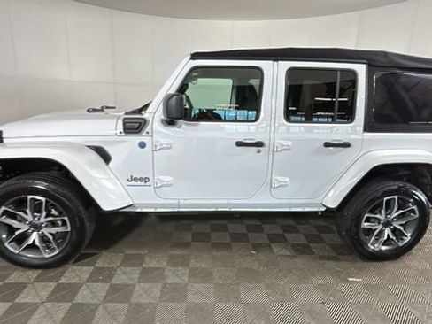 Used 2024 Jeep Wrangler Unlimited AWD/4WD image 6