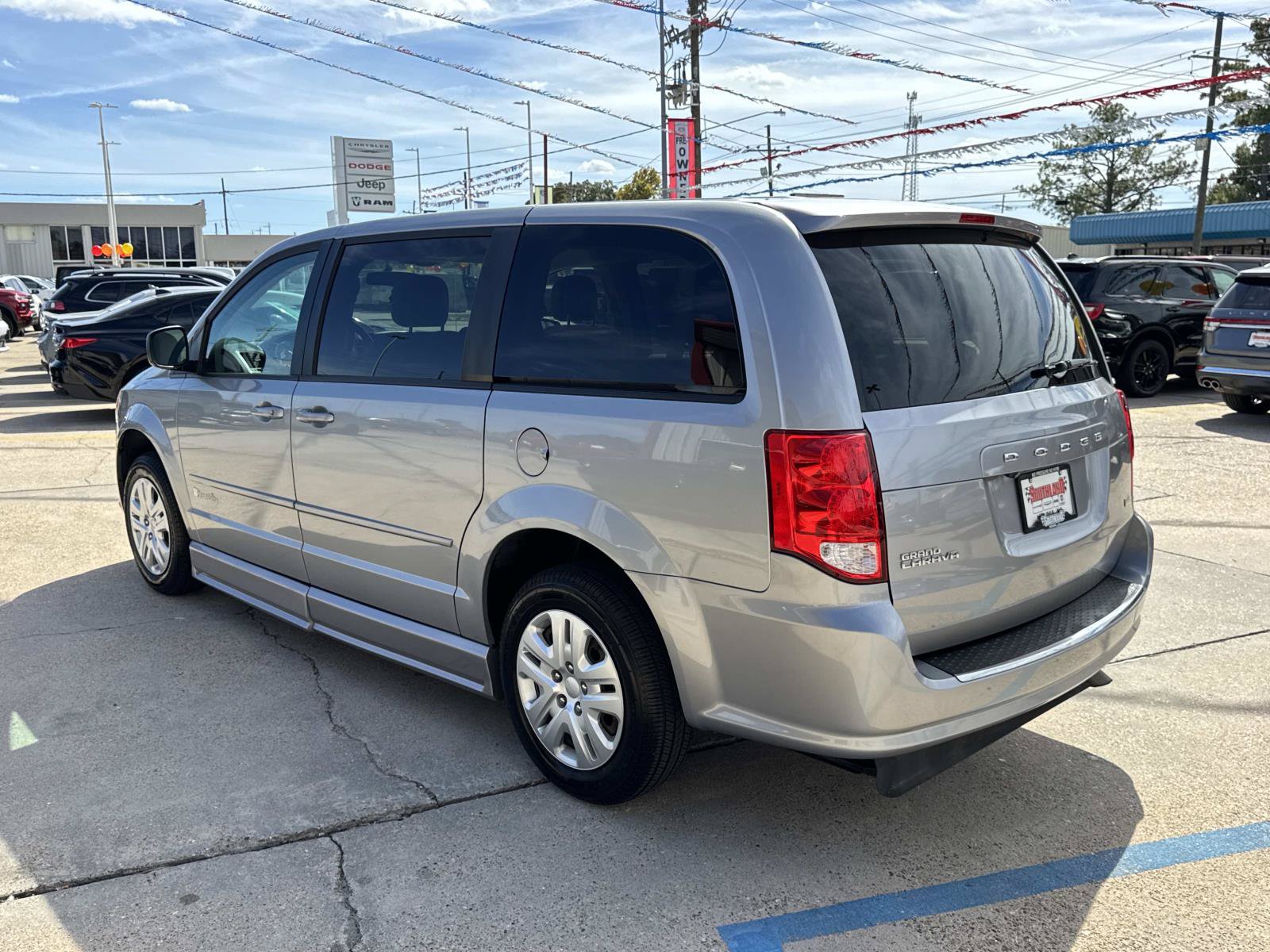 Used 2017 Dodge Grand Caravan SE w/ Power Window Group FWD image 5