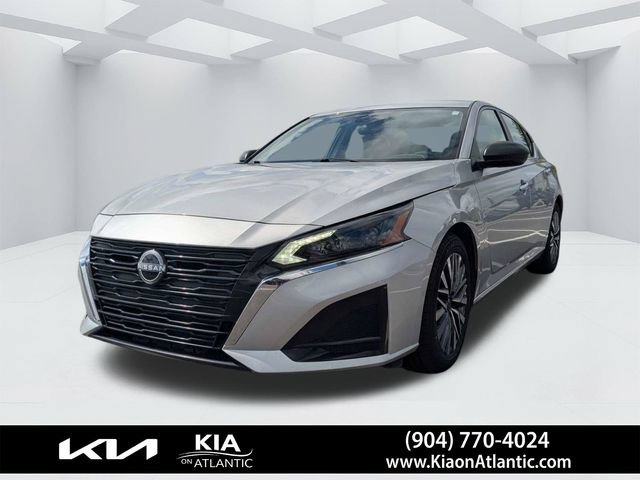Used 2025 Nissan Altima 2.5 SV FWD image 7