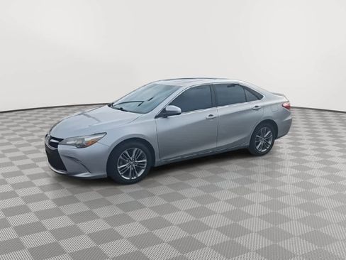 Used 2015 Toyota Camry SE image 4