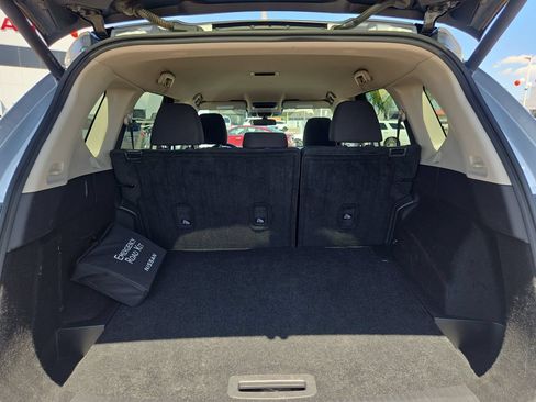 Certified 2025 Nissan Rogue SV FWD image 12