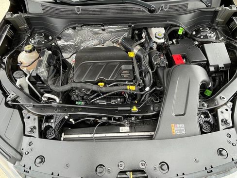 Used 2025 Chevrolet Trax RS w/ Sunroof Package FWD image 11