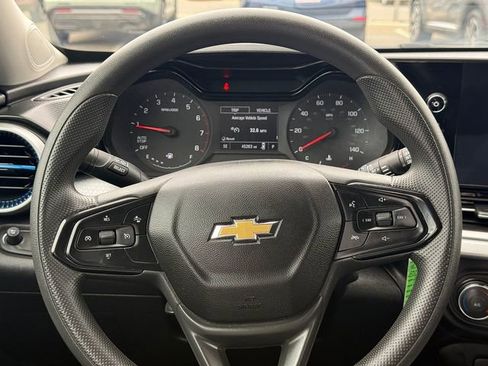 Used 2024 Chevrolet Trax LS w/ LS Convenience Package FWD image 10