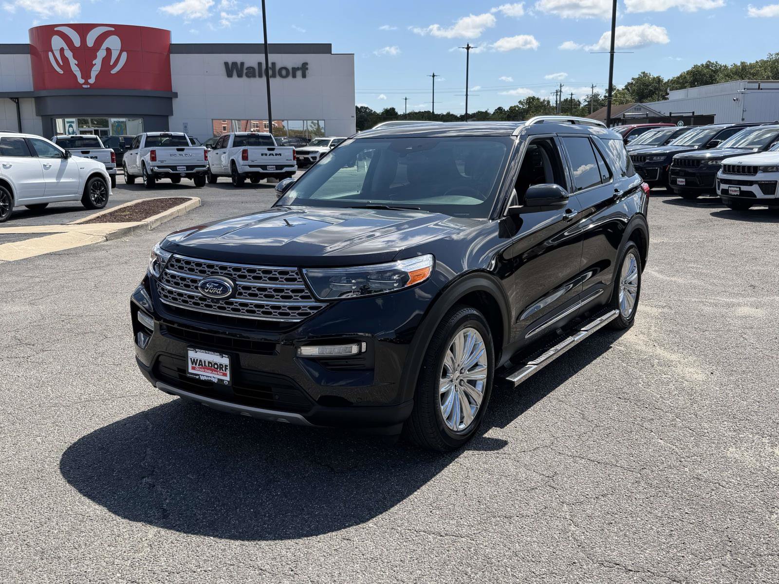 Used 2022 Ford Explorer Limited w/ Equipment Group 301A AWD/4WD image 6