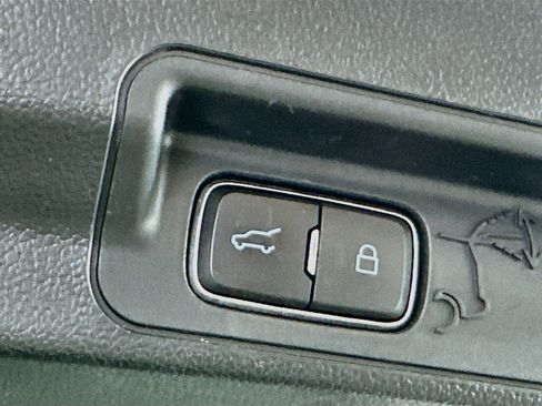 Used 2021 Ford Explorer XLT w/ Equipment Group 202A AWD/4WD image 31