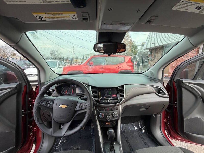 Used 2021 Chevrolet Trax LS FWD image 23