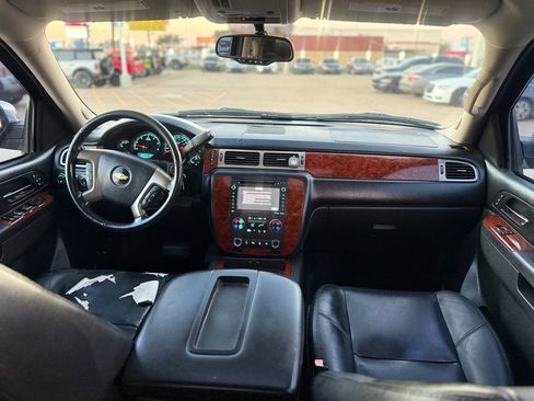 Used 2012 Chevrolet Avalanche LTZ image 9