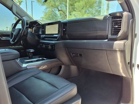 Used 2022 Chevrolet Silverado 1500 LTZ w/ Technology Package AWD/4WD image 12