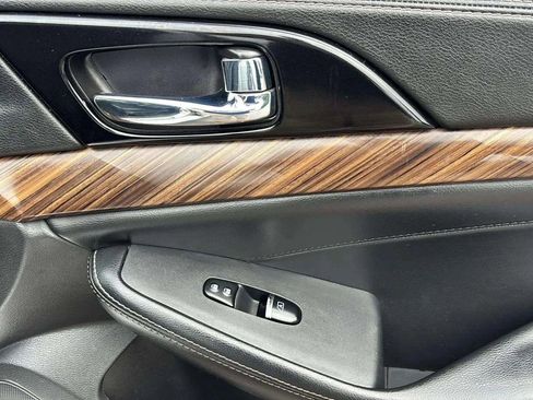 Used 2017 Nissan Maxima Platinum image 28